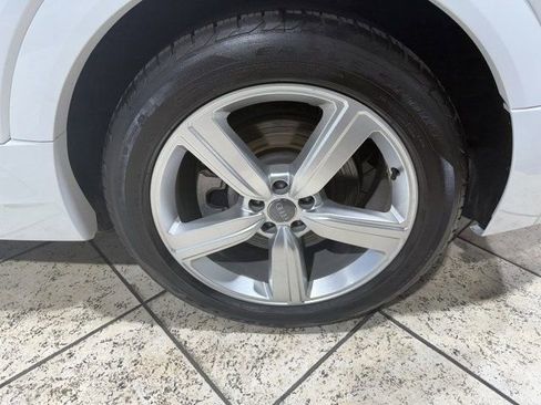 Used 2019 Audi e-tron Premium Plus image 8