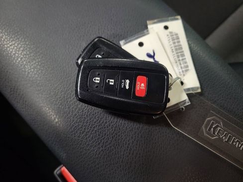 Used 2020 Toyota Camry LE w/ Convenience Package image 14