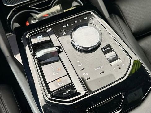 Used 2025 BMW 530i xDrive image 16