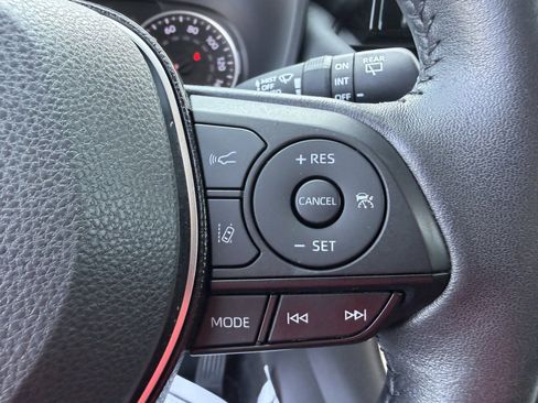 Used 2021 Toyota RAV4 XLE Premium AWD/4WD image 16