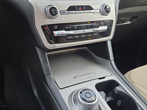 Used 2021 Ford Explorer XLT RWD image 30