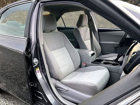 Used 2015 Toyota Camry LE image 7