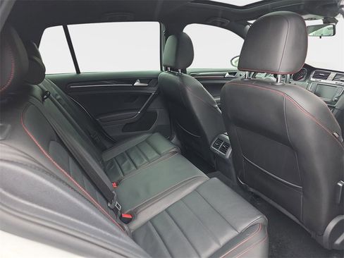 Used 2017 Volkswagen GTI SE image 11