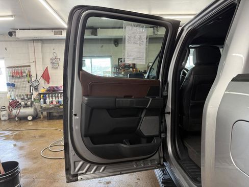 Used 2022 Ford F150 Lariat w/ Max Trailer Tow Package image 14