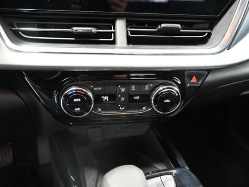 Used 2024 Chevrolet Trax LT w/ Sunroof Package image 18