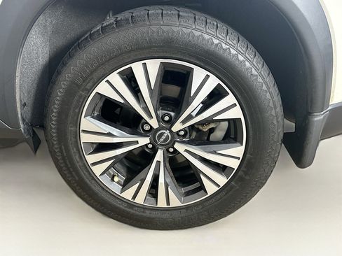 Used 2023 Nissan Rogue SV FWD image 11