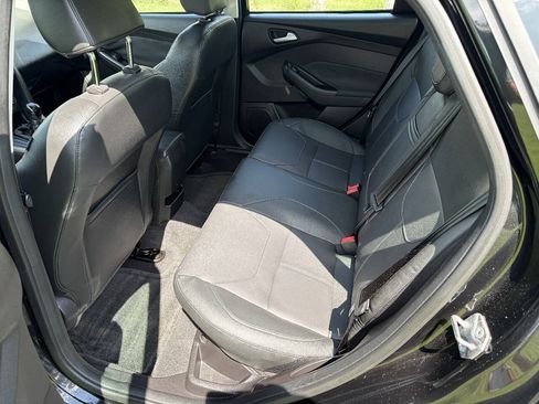 Used 2015 Ford Focus SE w/ Equipment Group 201A FWD image 12