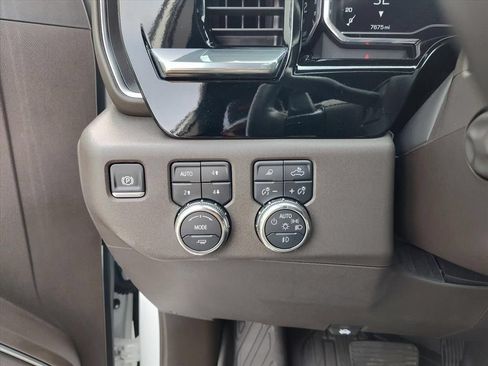 Used 2025 GMC Sierra 1500 SLT w/ SLT Premium Plus Package AWD/4WD image 17