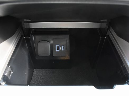 Used 2021 Ford Explorer XLT w/ Equipment Group 202A image 35