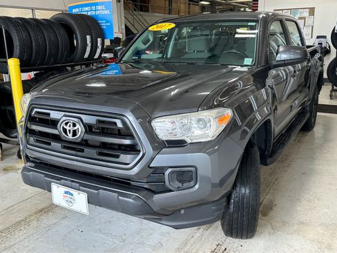 Used 2017 Toyota Tacoma SR w/ Tow Package image 3