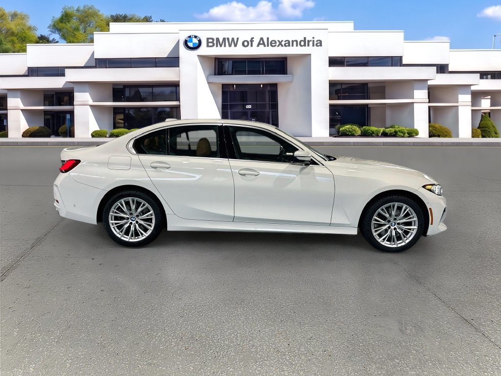 Used 2024 BMW 330i xDrive Sedan w/ Premium Package AWD/4WD image 4