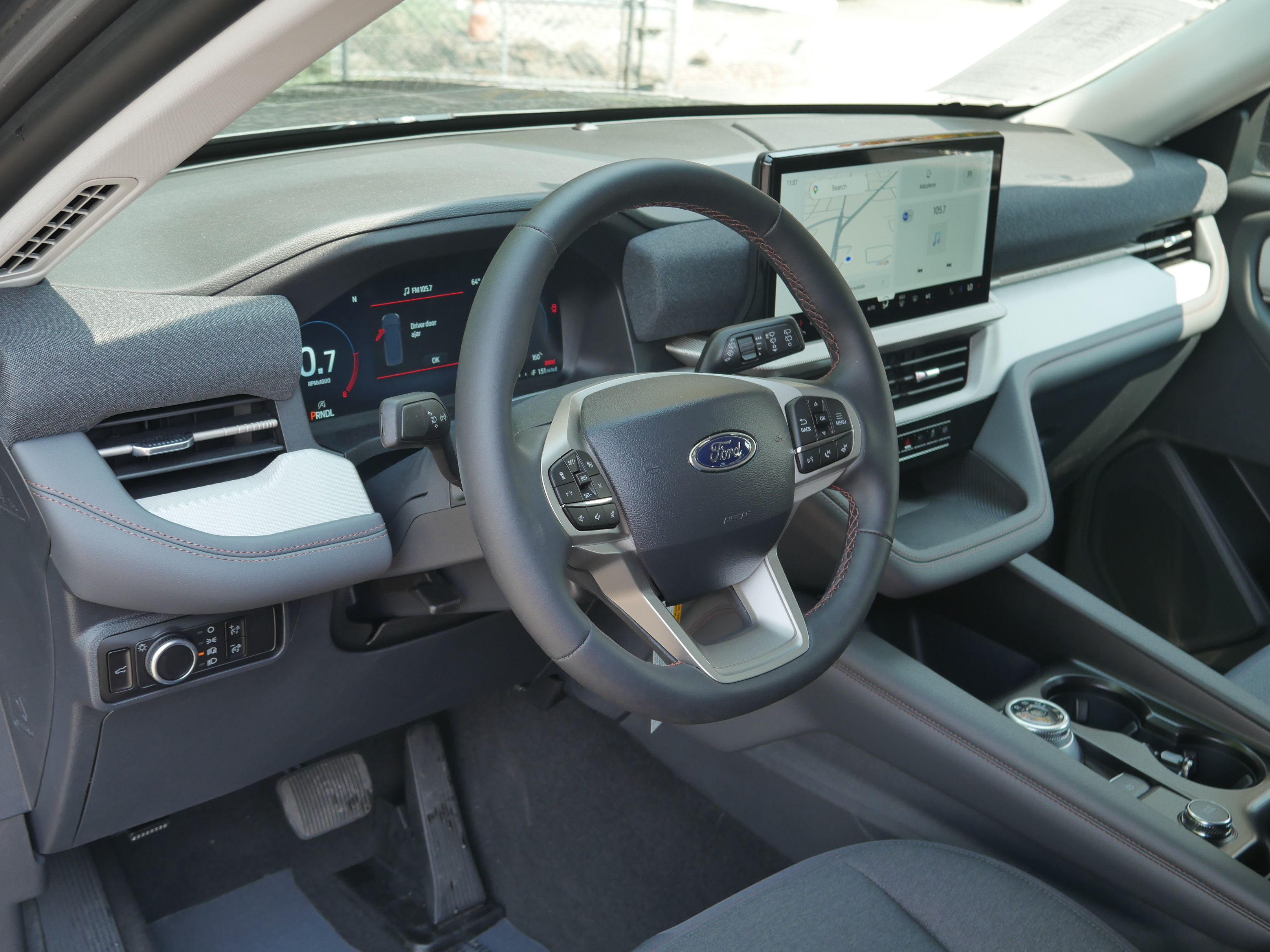 Used 2026 Ford Explorer Active AWD/4WD image 4