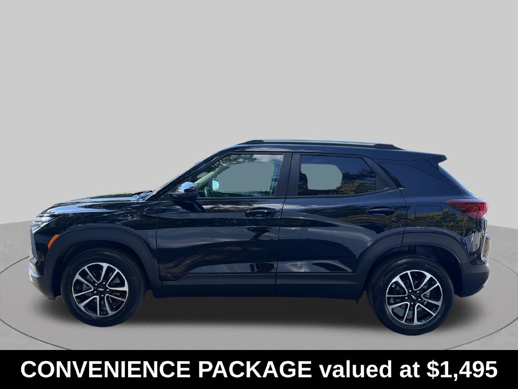 Used 2024 Chevrolet TrailBlazer LT w/ Convenience Package AWD/4WD image 2