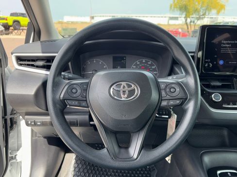 Used 2025 Toyota Corolla LE image 18