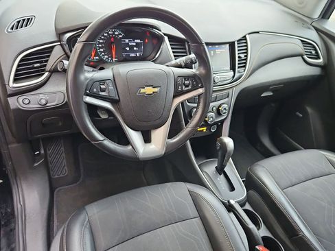 Used 2020 Chevrolet Trax LT w/ Sun & Sound Package image 2