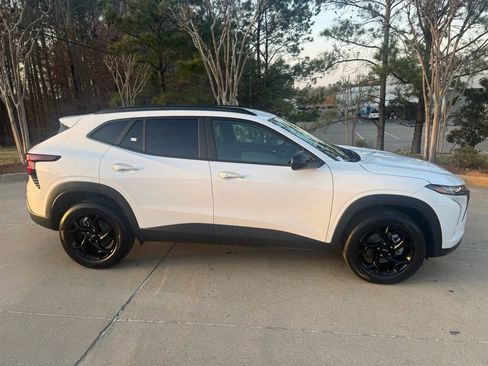 New 2026 Chevrolet Trax LT w/ Midnight Edition image 3