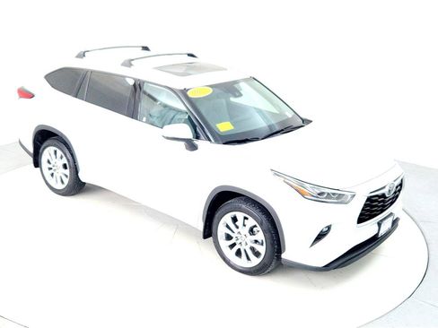Used 2023 Toyota Highlander Limited image 19