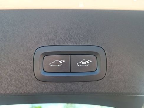 Used 2023 Volvo XC40 B5 Plus AWD/4WD image 14