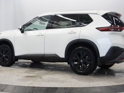 Used 2021 Nissan Rogue SV w/ Premium Package image 4