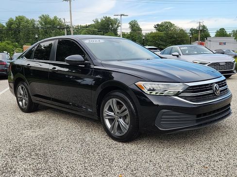 Used 2024 Volkswagen Jetta SE FWD image 3
