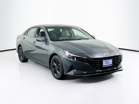 Used 2023 Hyundai Elantra SEL FWD image 3