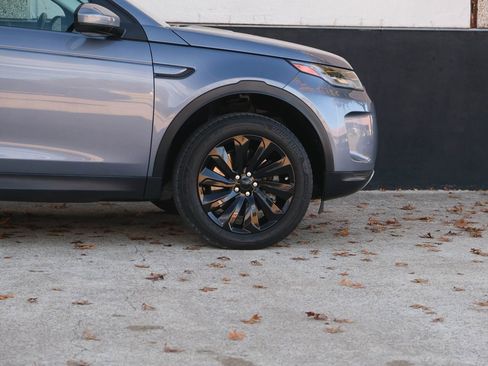 Used 2020 Land Rover Discovery Sport SE image 12