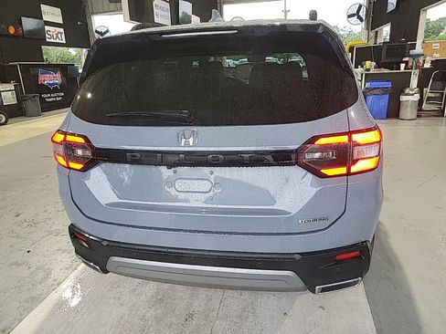 Used 2024 Honda Pilot Touring image 4