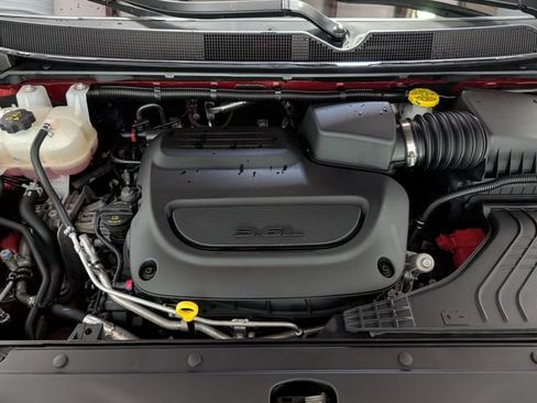 Used 2025 Chrysler Pacifica Select FWD image 29