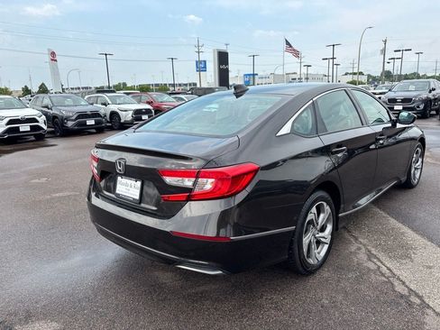 Used 2018 Honda Accord EX image 5