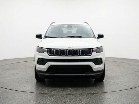 Used 2025 Jeep Compass Latitude image 2