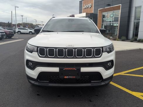 Used 2023 Jeep Compass Latitude w/ Convenience Group image 2