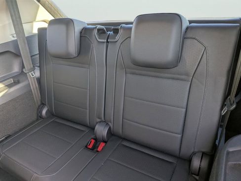 Used 2020 Volkswagen Tiguan SE w/ Panoramic Sunroof Package FWD image 16