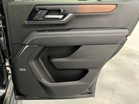 Used 2025 GMC Yukon Denali AWD/4WD image 25