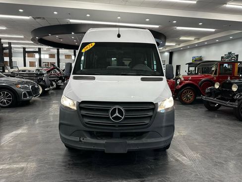 Used 2024 Mercedes-Benz Sprinter 2500 image 2