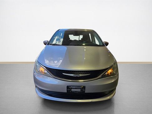 Used 2017 Chrysler Pacifica LX FWD image 9