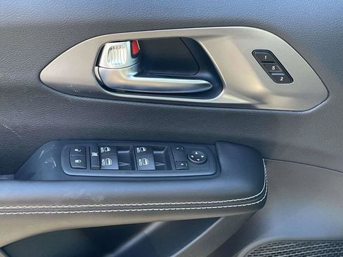 New 2026 Chrysler Pacifica Select FWD image 19