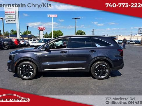 Used 2025 Kia Sorento S AWD/4WD image 4