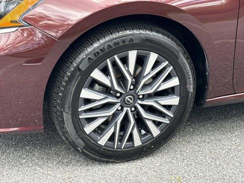 Used 2025 Nissan Altima 2.5 SV AWD/4WD image 7