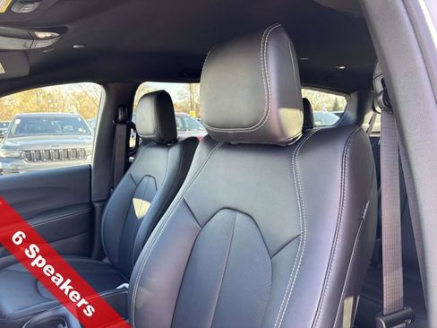 New 2026 Chrysler Pacifica Select image 18