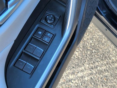 Used 2022 Toyota RAV4 XLE w/ Convenience Package image 12