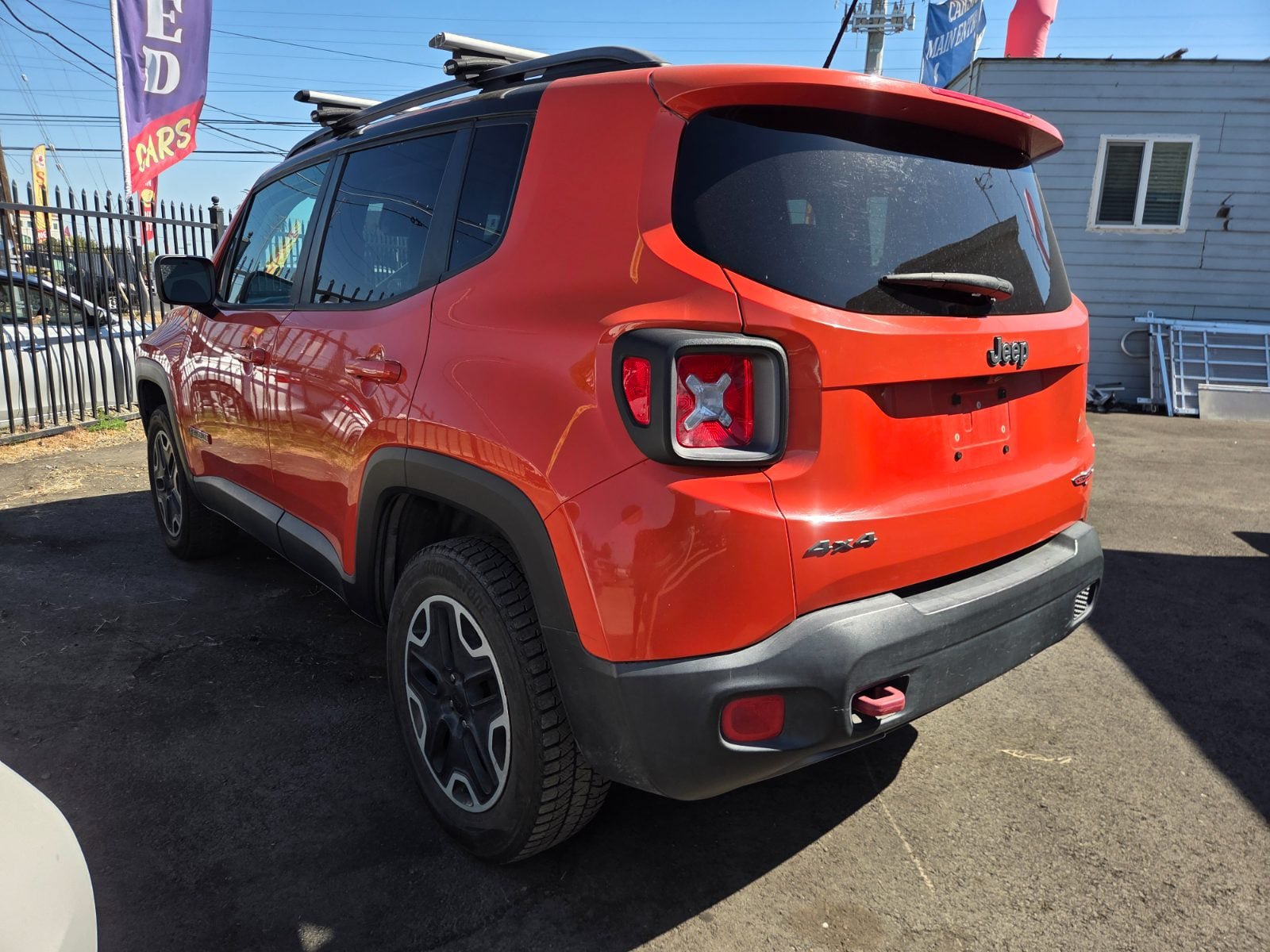 Used 2015 Jeep Renegade Trailhawk AWD/4WD image 2