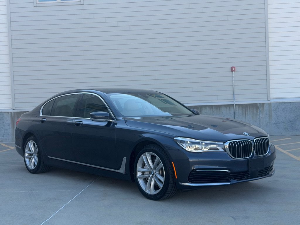 Used 2016 BMW 750i xDrive AWD/4WD image 1
