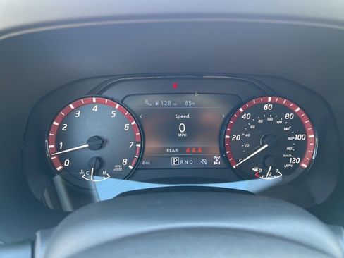 Used 2025 Nissan Frontier PRO-4X image 18