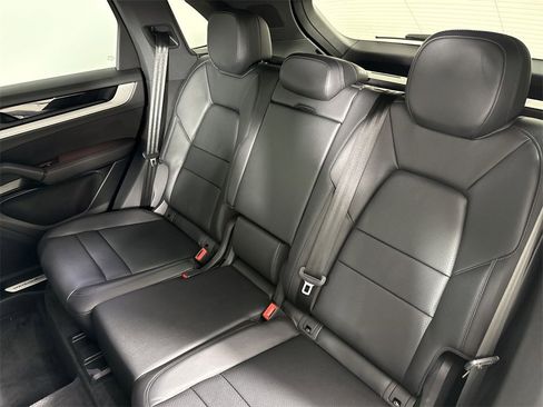 Certified 2025 Porsche Cayenne image 22