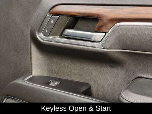 Used 2022 GMC Sierra 1500 SLT w/ SLT Convenience Package image 32