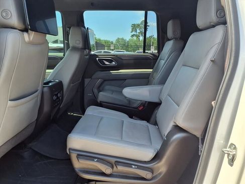 Used 2021 Chevrolet Suburban Z71 w/ Luxury Package AWD/4WD image 10