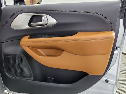 New 2026 Chrysler Pacifica Pinnacle image 41