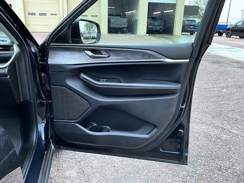 Used 2024 Jeep Grand Cherokee Limited AWD/4WD image 17