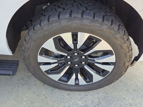 New 2025 Ford Expedition Platinum w/ Driver's Package image 19