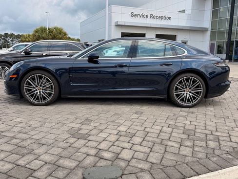 Used 2023 Porsche Panamera 4 Platinum Edition AWD/4WD image 12